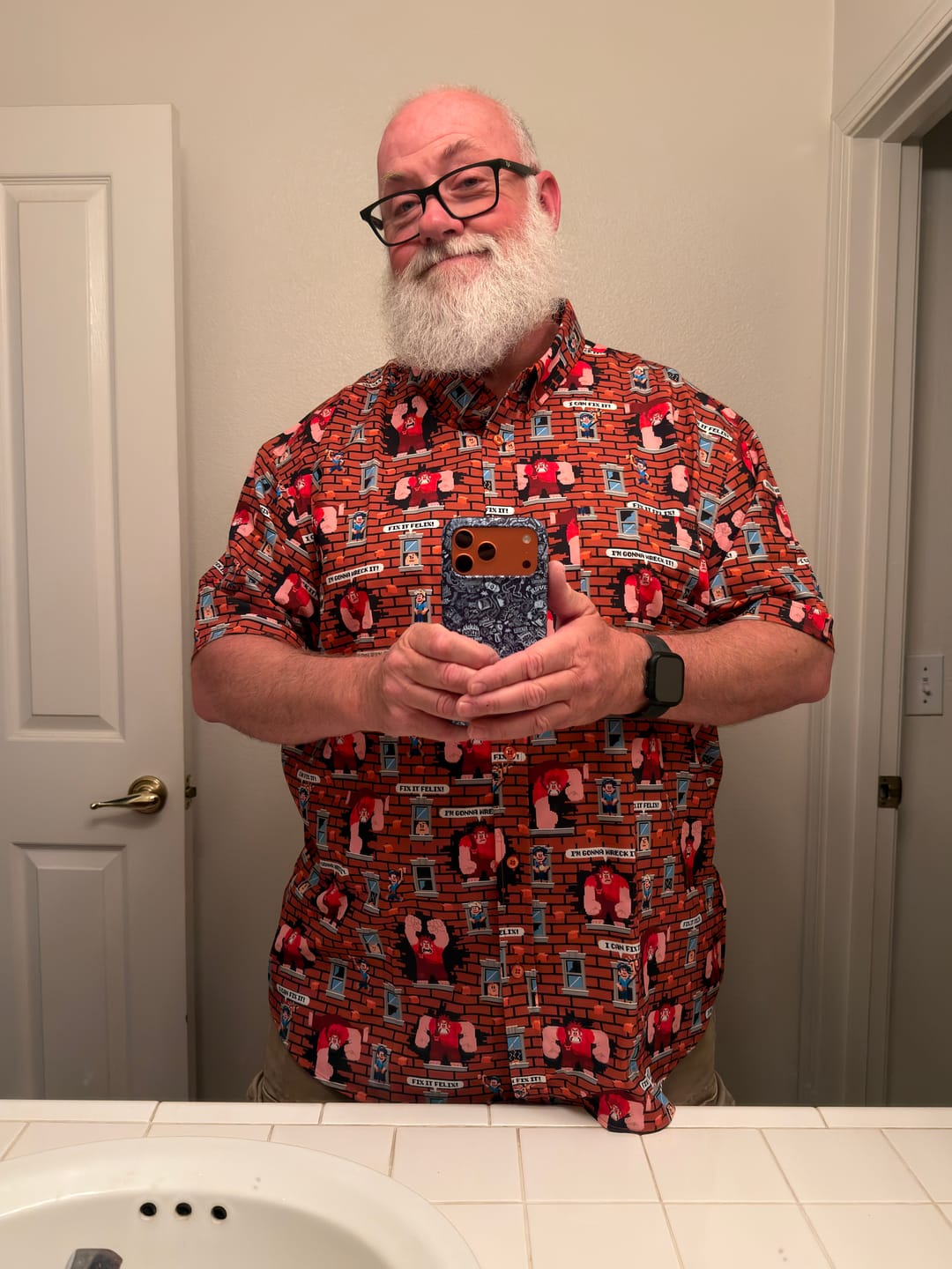 Customer photo review of Outpost – Phone Case IPHONE 17 Pro Max