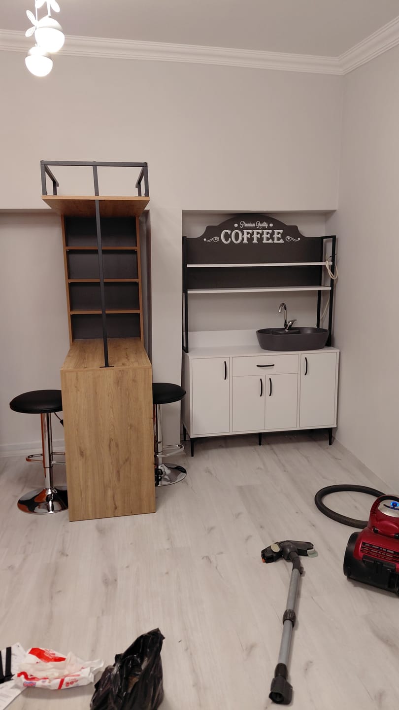 Customer photo review of Rani JE130 Kahve Köşesi Çok Amaçlı Dolap 4 Kapaklı 1 Çekmeceli Kiler Mutfak Dolabı Beyaz