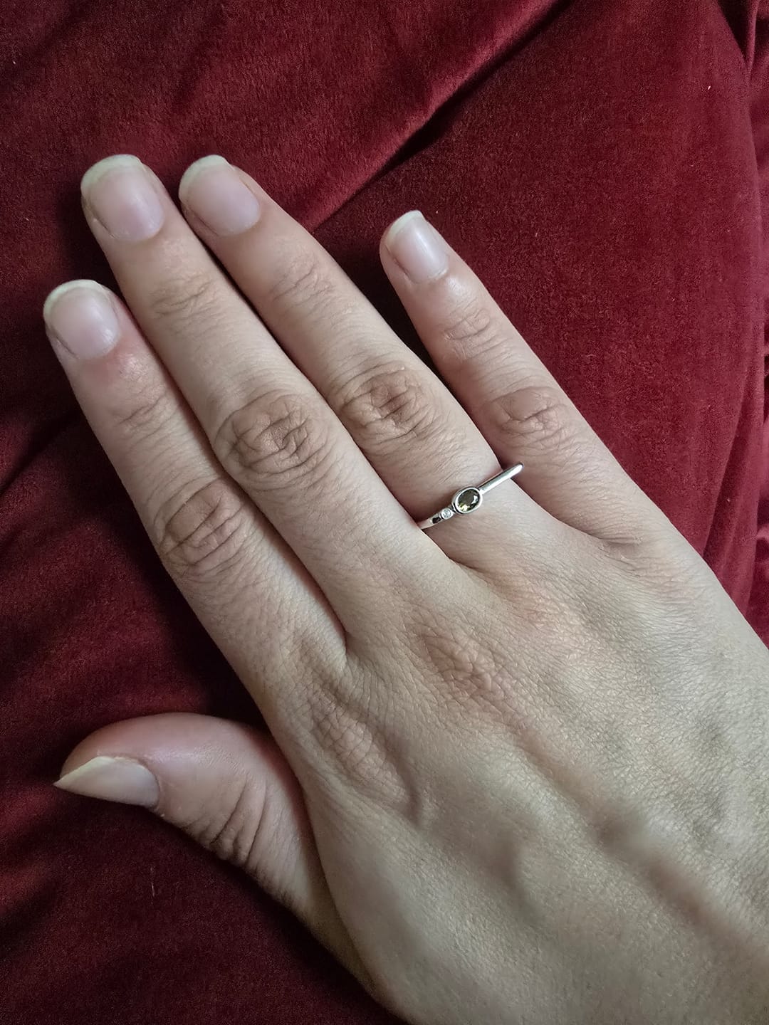 Customer photo review of Anillo Rectangular Con Zirconia Birthstone