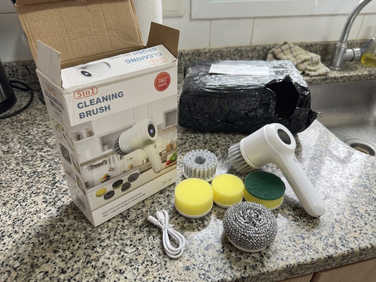 Customer photo review of Limpia sin frotar: cepillo eléctrico 5 en 1