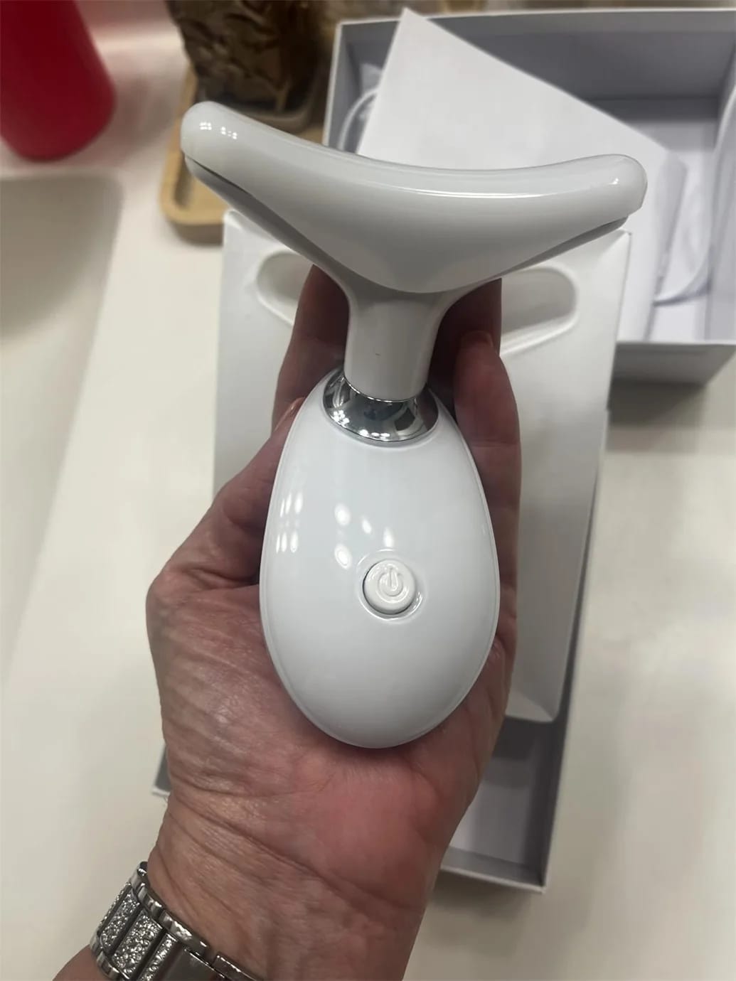 Customer photo review of Masajeador de cara, cuello y papada con vibración y LED