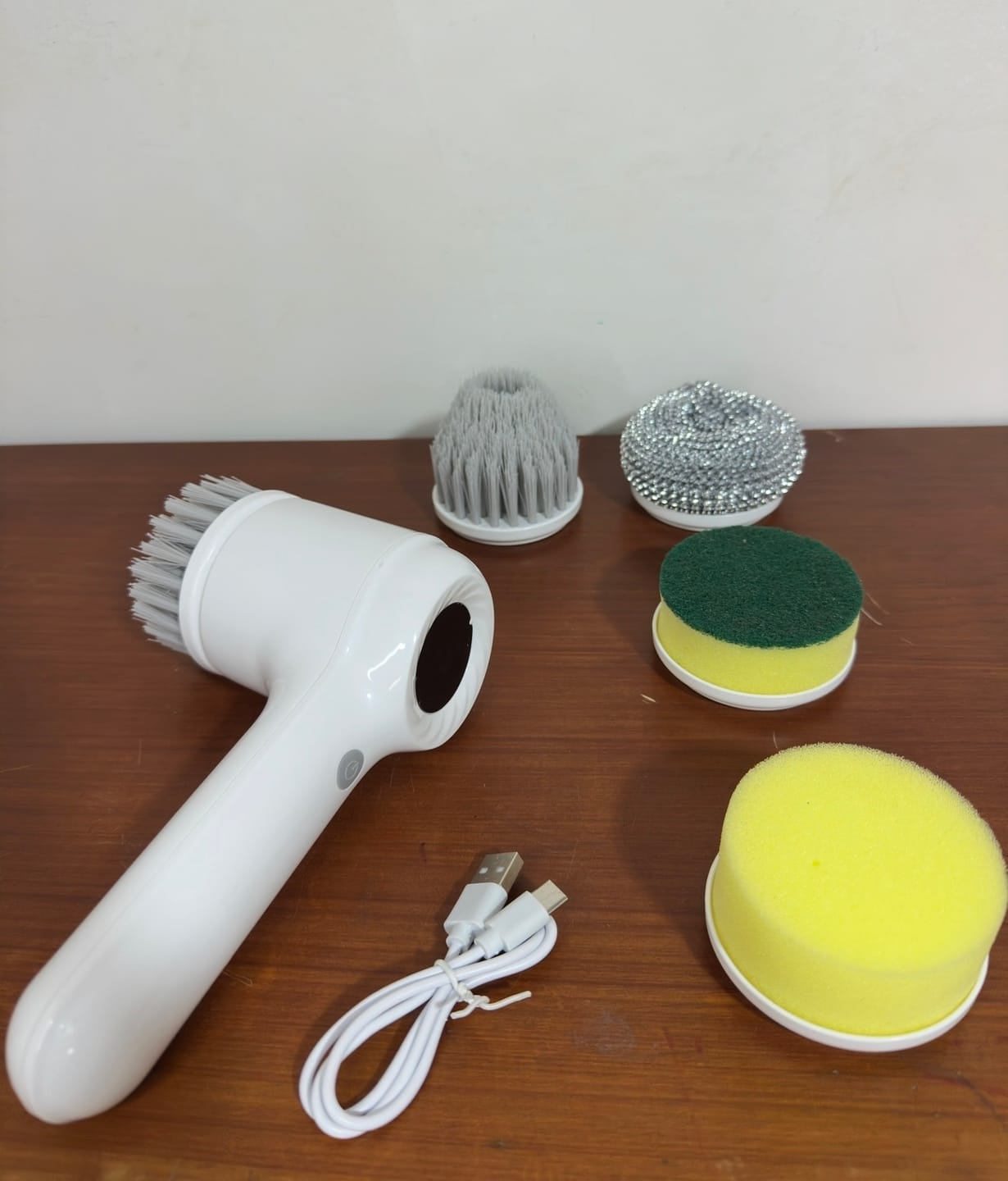 Customer photo review of Limpia sin frotar: cepillo eléctrico 5 en 1