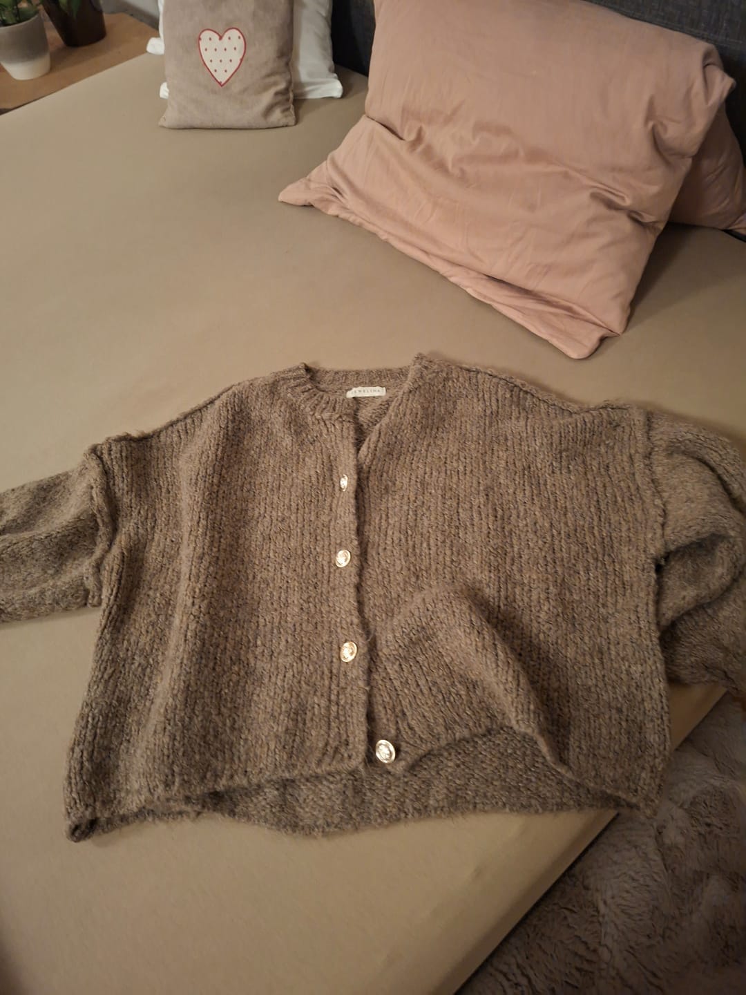 Customer photo review of Oversized Cardigan Short "CozyGlam"