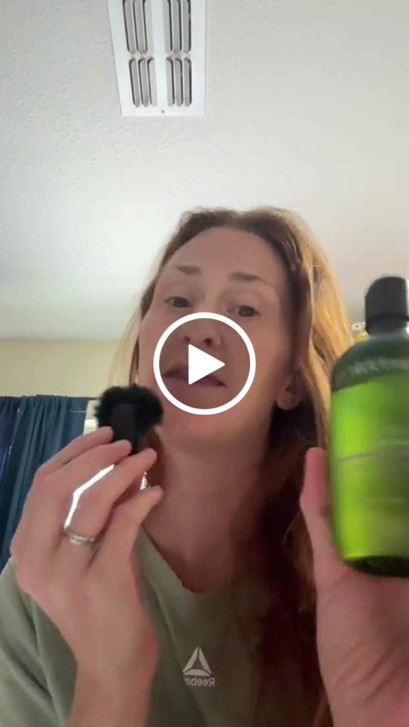 Customer video review of Refresh Pet Botanic Therapy Shampoo