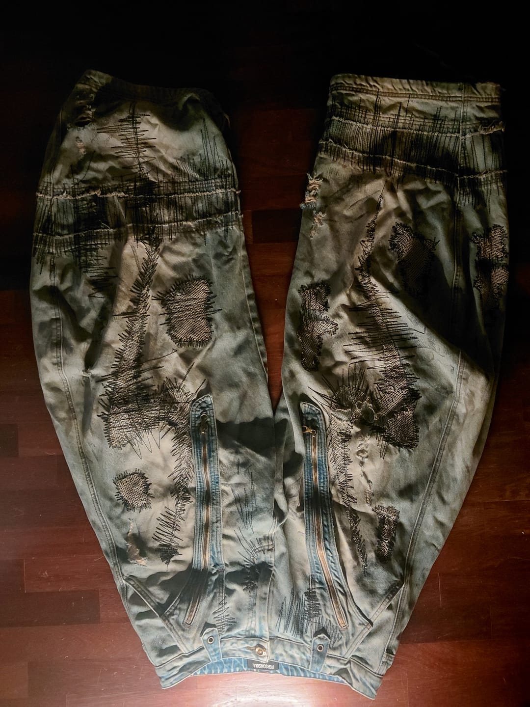 Customer photo review of Personsoul Curved Blade Embroidered Denim Jeans