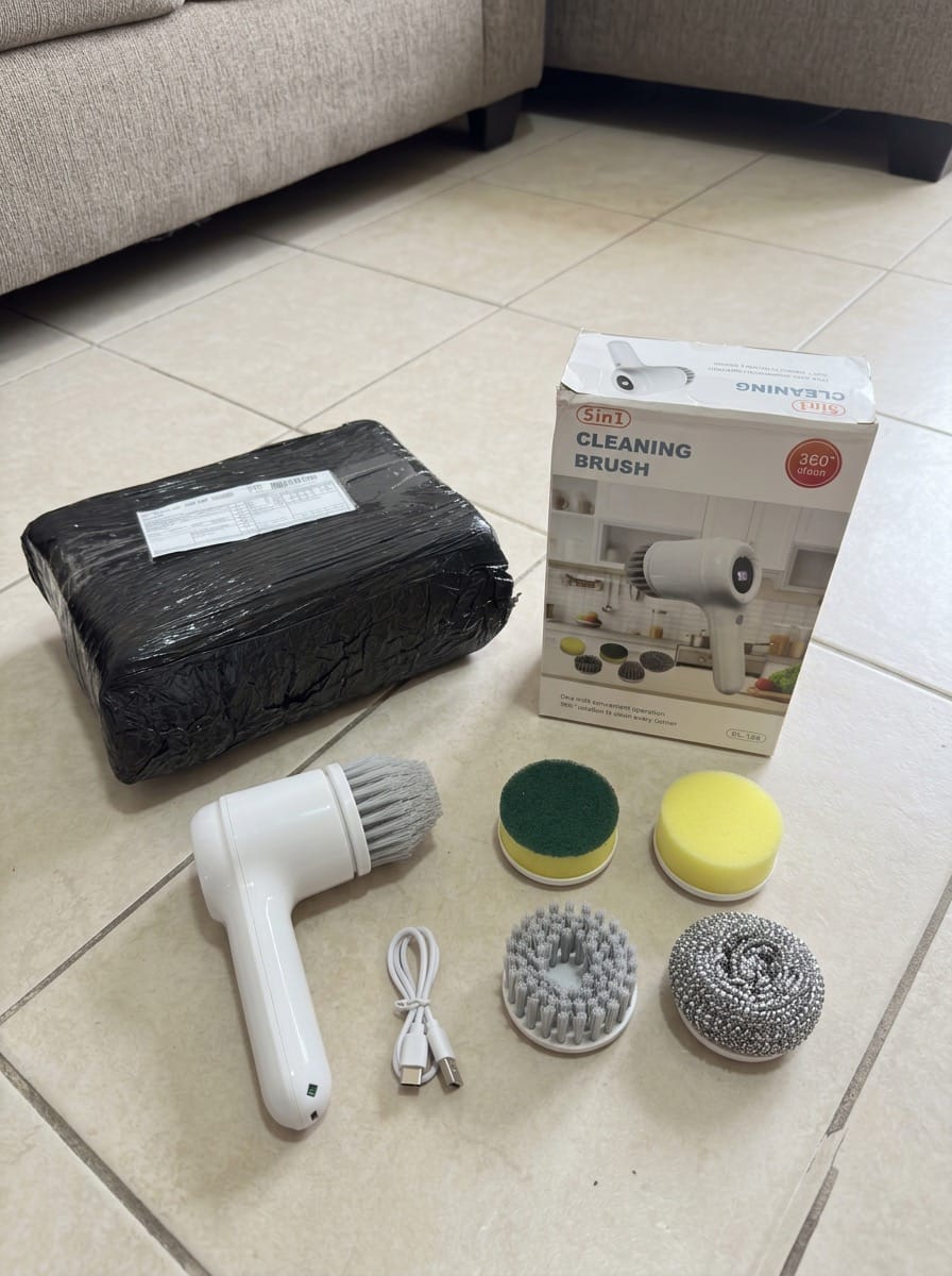 Customer photo review of Limpia sin frotar: cepillo eléctrico 5 en 1