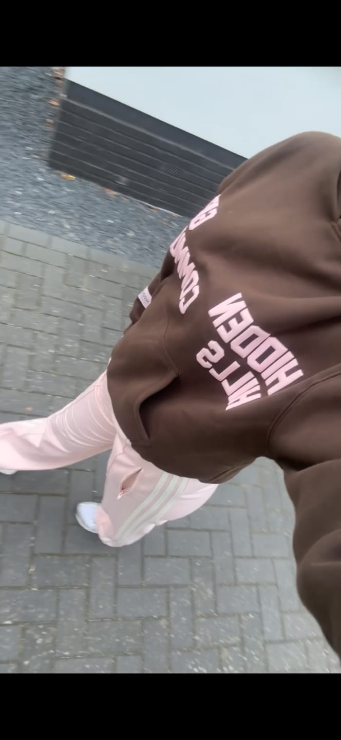 Customer photo review of GATED COMMUNITY HOODIE DARK BROWN/LIGHT PINK