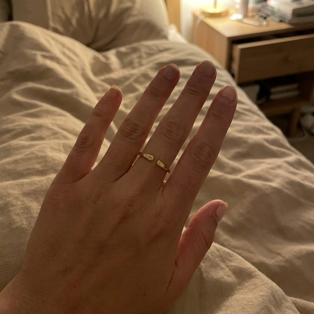 Customer photo review of Anillo con Inicial y Piedra de Nacimiento