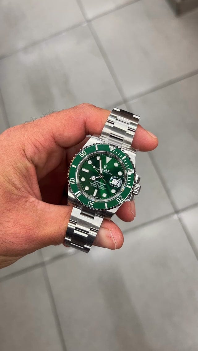 Customer photo review of Submariner 40mm Hulk Steel Green Dial Bezel Mens Watch 116610LV