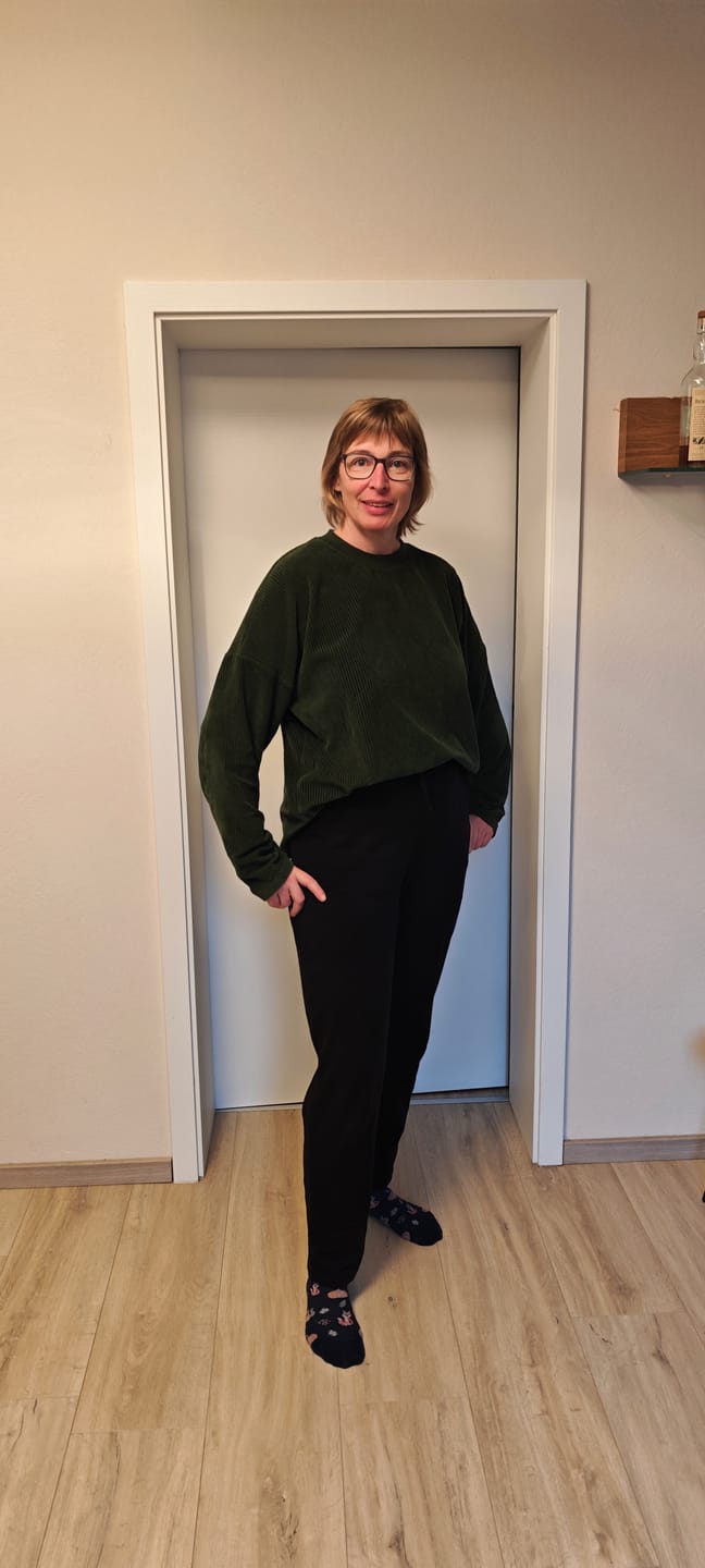 Customer photo review of Sammy | Langärmliges oversized Sweatshirt mit Raffung am Ärmel | Velvetcord waldgrün