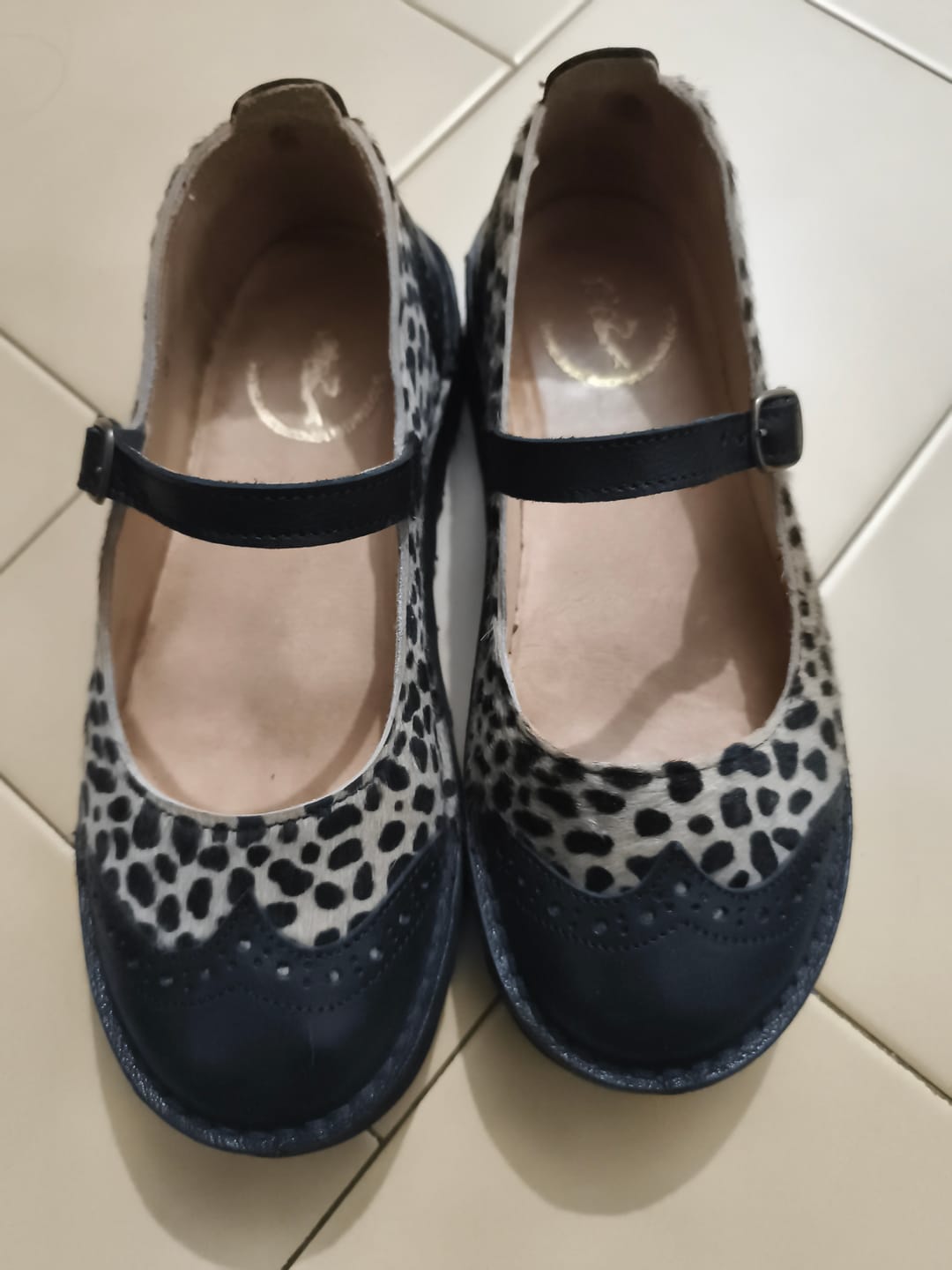 Customer photo review of Fisima Pony Black scarpa bassa in cavallino e pelle nera suola vibram artigianale toscana