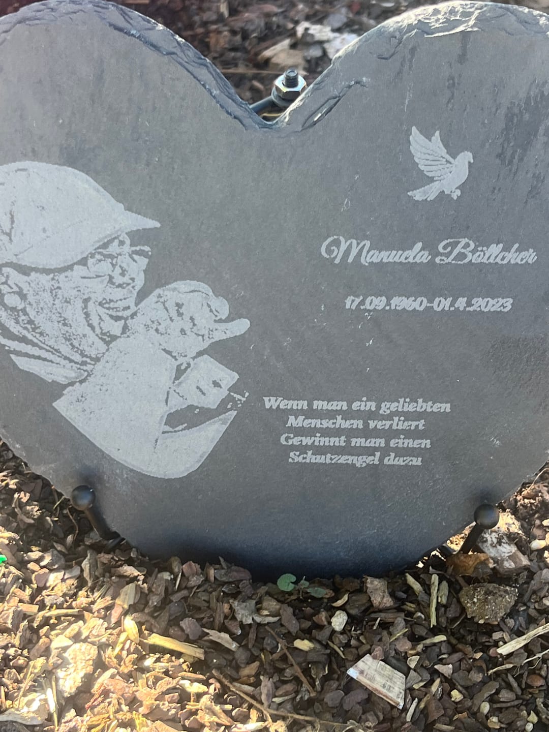 Customer photo review of Liebe hört nicht auf - Personalisiertes Schieferherz als Andenken an geliebte Verstorbene
