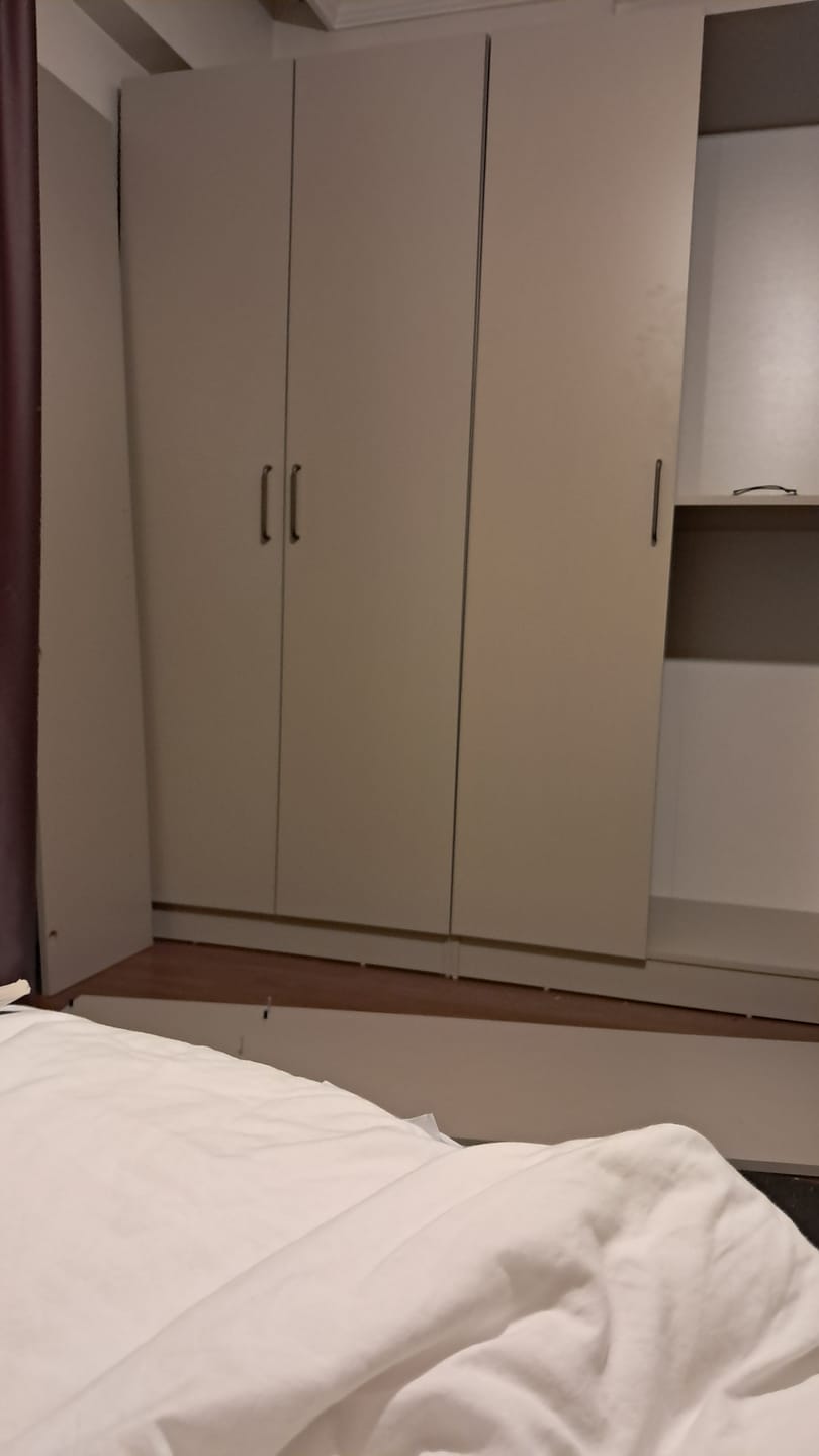 Customer photo review of Rani BA389 Modüler Köşe Gardırop 4 Kapaklı Raflı Askılı Elbise Dolabı Kumtaşı