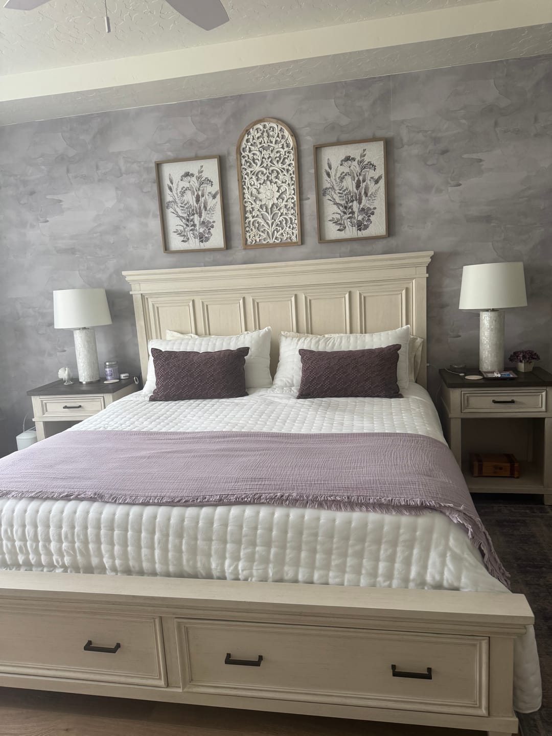 Customer photo review of Lucinda - Watercolor Brush Strokes Wallpaper