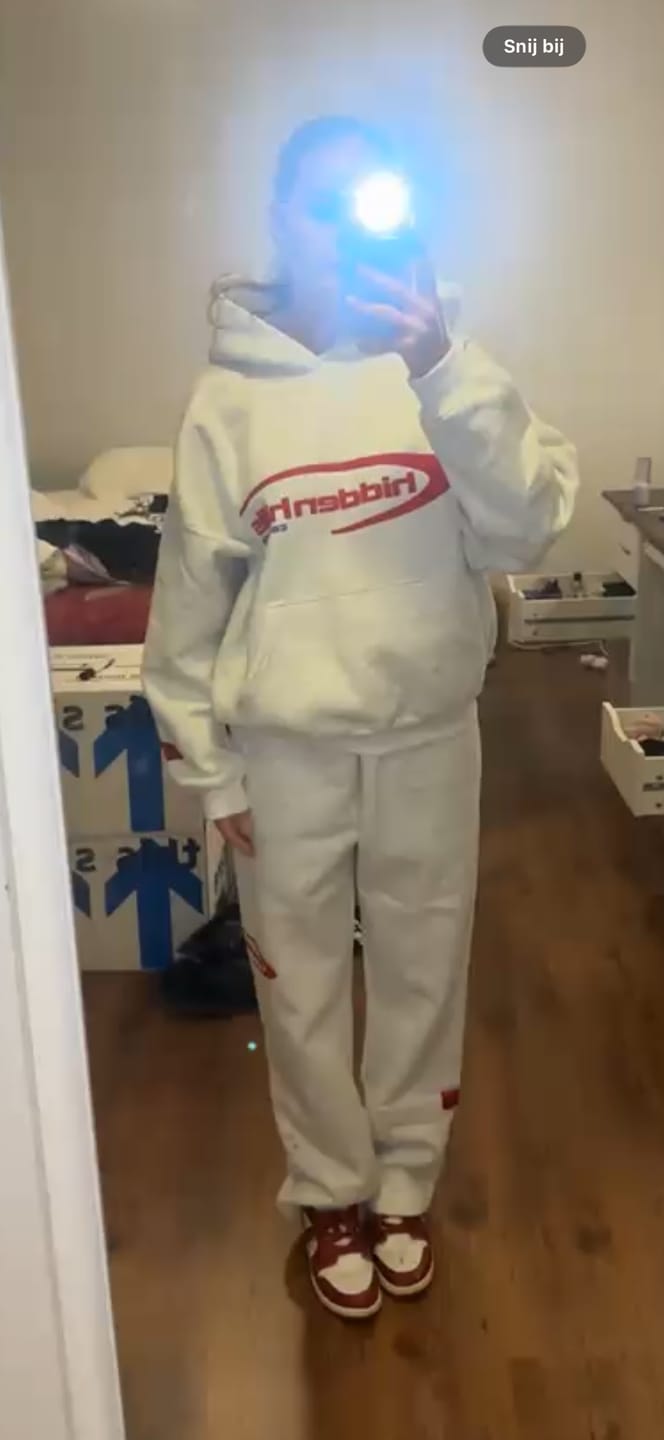 Customer photo review of SPORTY HOODIE LIGHT GREY/RED