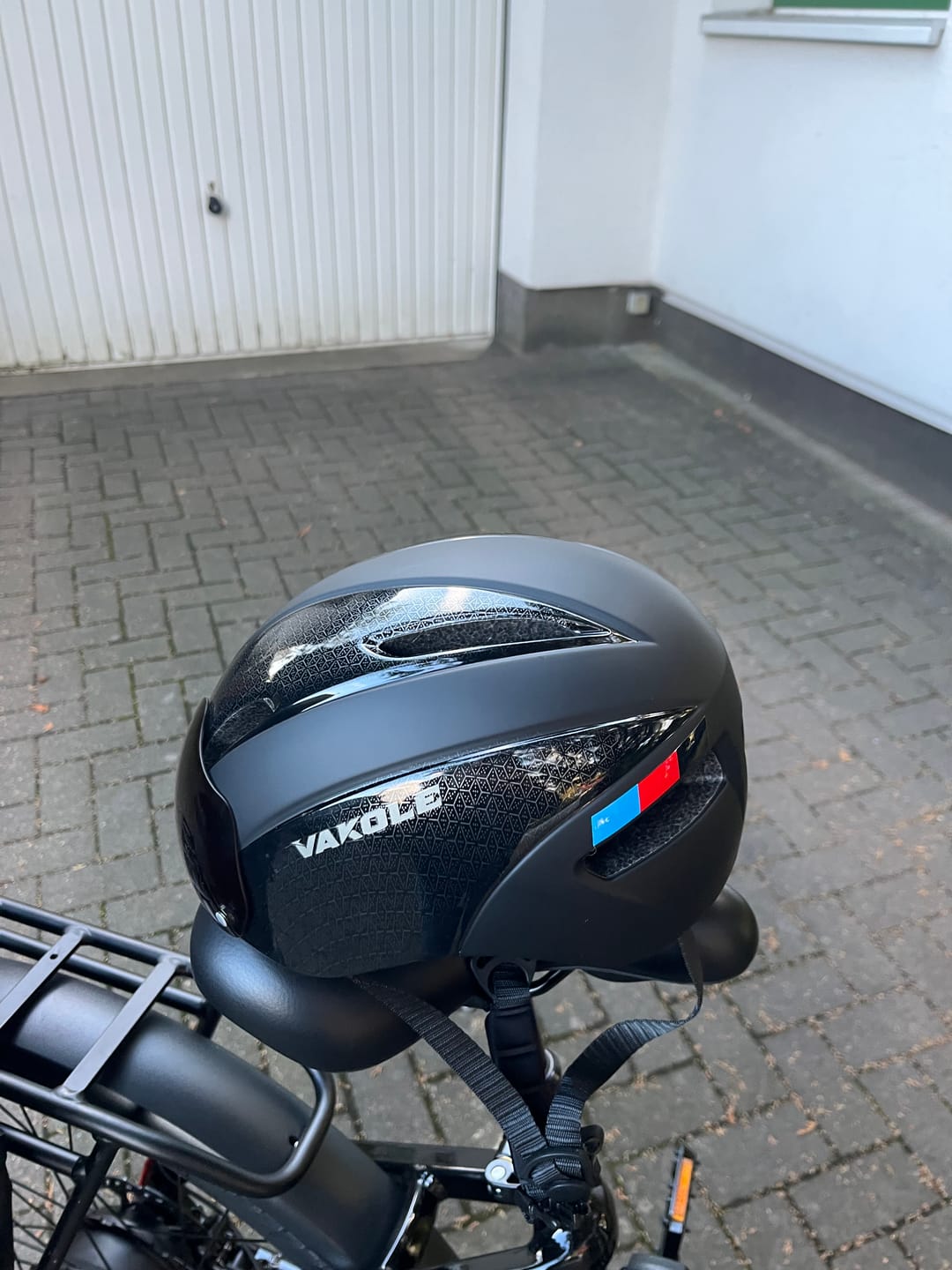 Customer photo review of Vakole Integrally Molded Bicycle Helmet with Magnetic Goggles