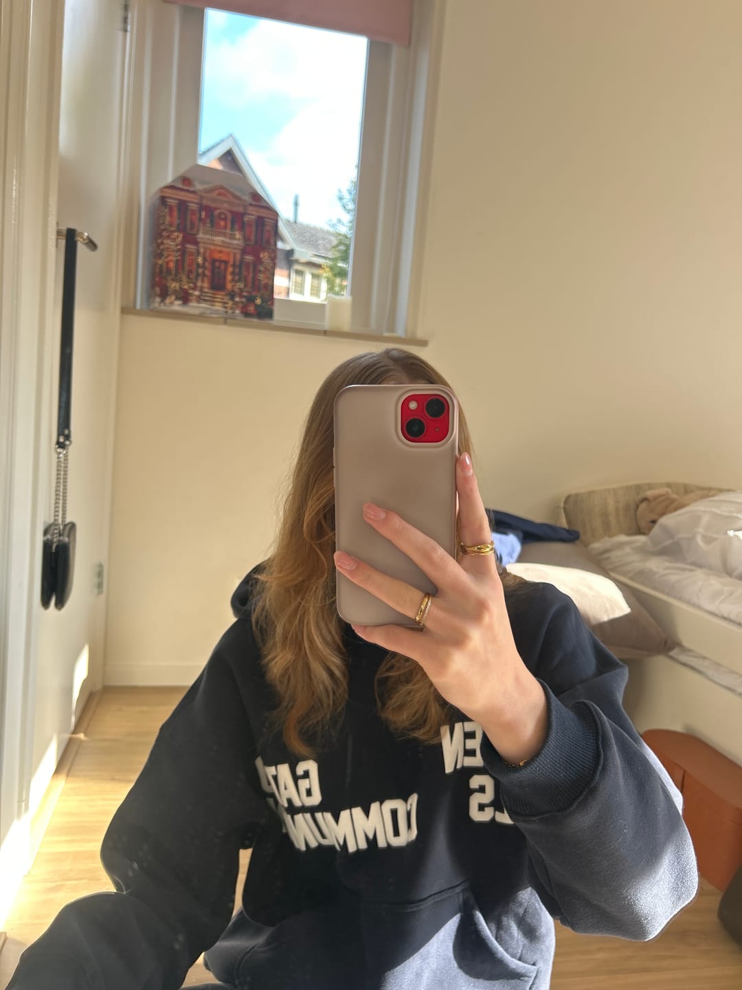 Customer photo review of GATED COMMUNITY HOODIE NAVY
