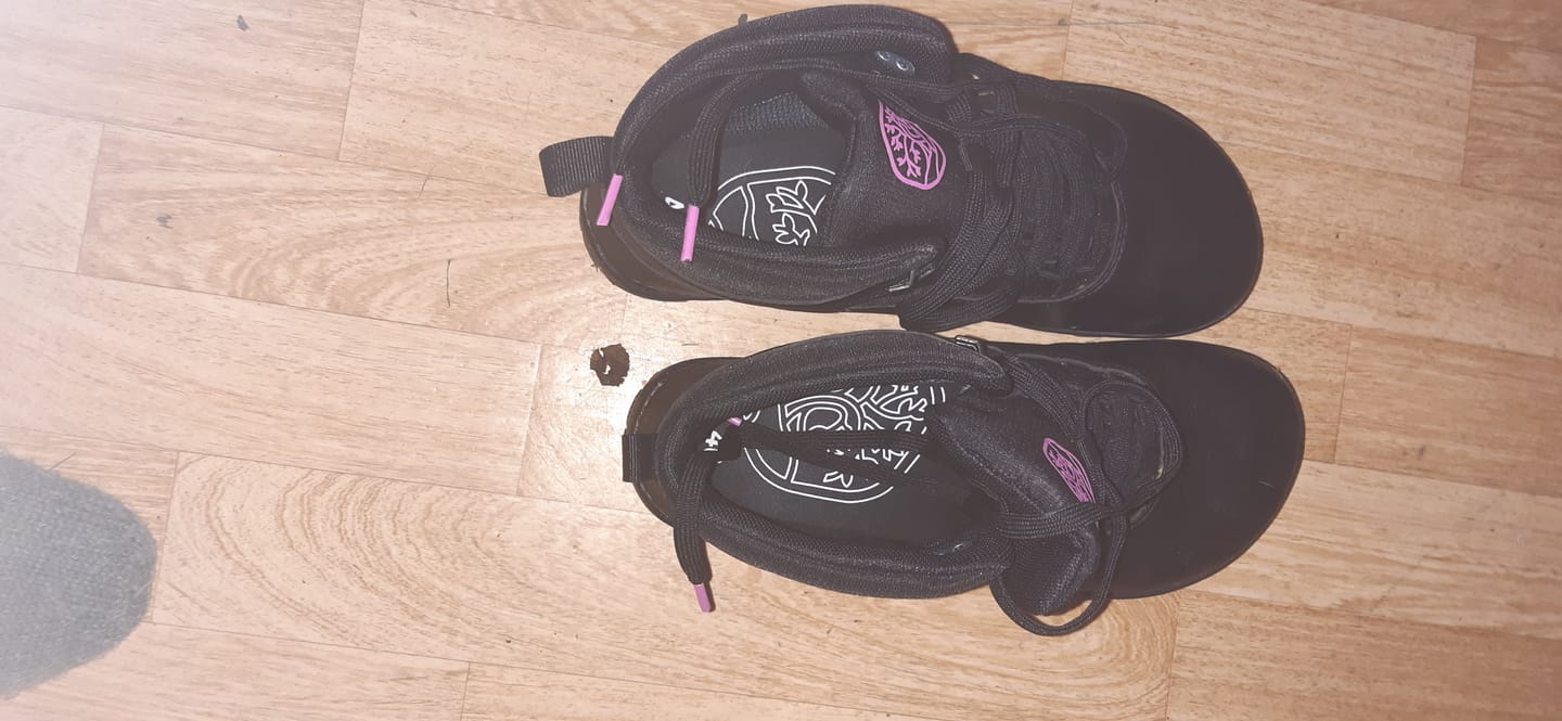 Customer photo review of Vaistoa Uoma 2 -paljasjalkavaelluskengät