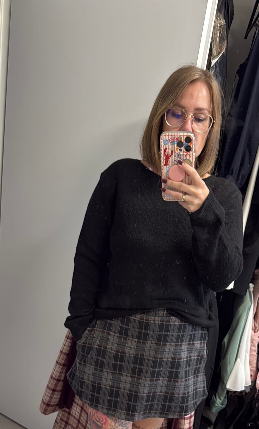 Customer photo review of Romantischer Pullover mit Spitzen Rückenausschnitt schwarz