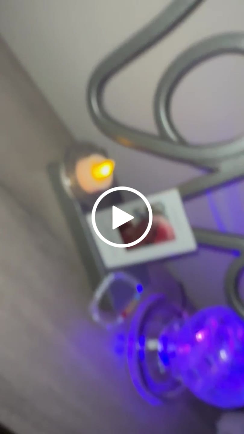 Customer video review of Lucite Light Stand - White Light