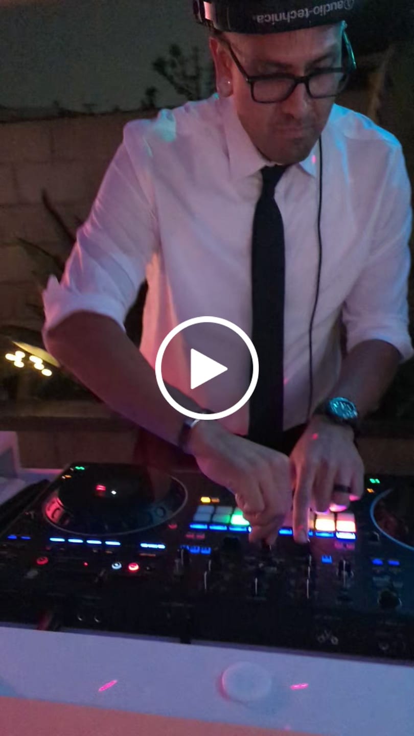 Customer video review of Headliner HL30001 Malibu Portable DJ Podium with Countertop and Base Column - White