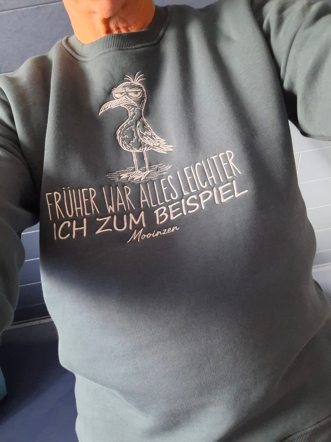 Customer photo review of Moin Simple X · Unisex Signature Premium Bio Sweatshirt