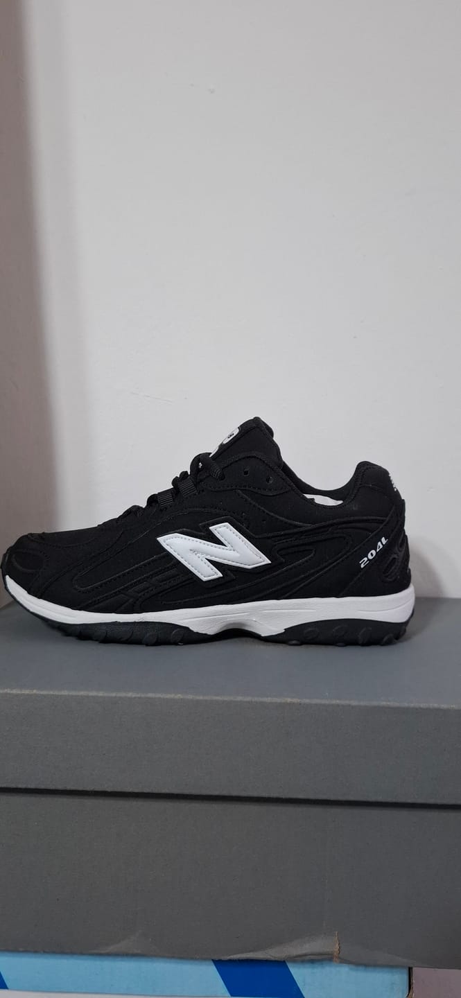 Customer photo review of Tenis New Balance 204L Negro Lucca 1.1 Premium