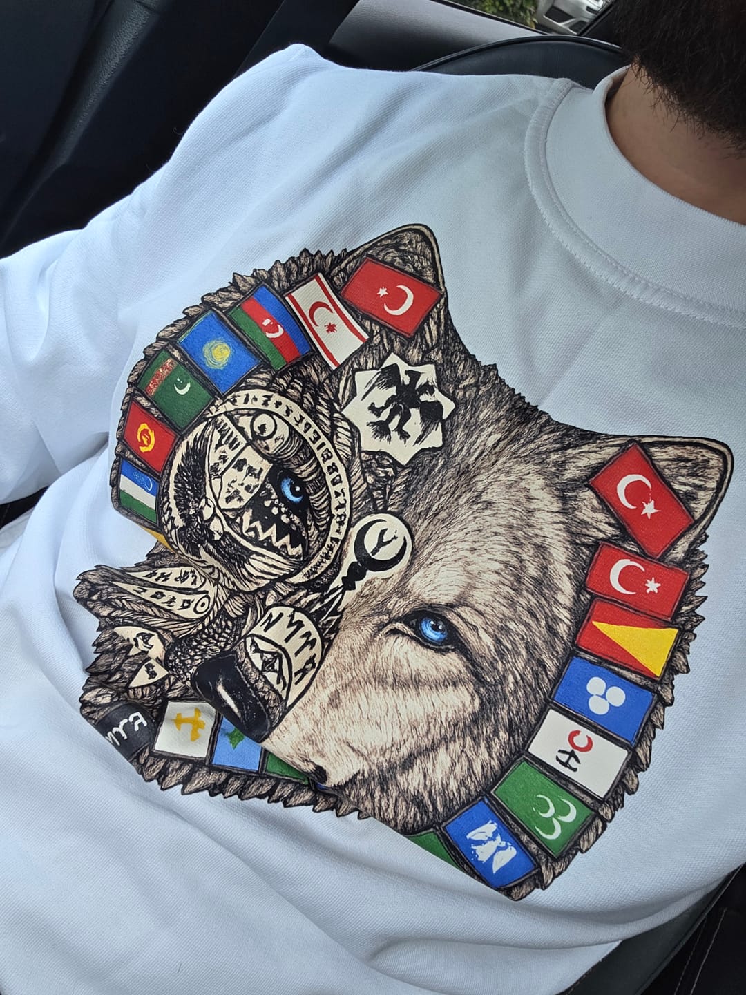 Customer photo review of Sweatshirt Weiss BOZKURT