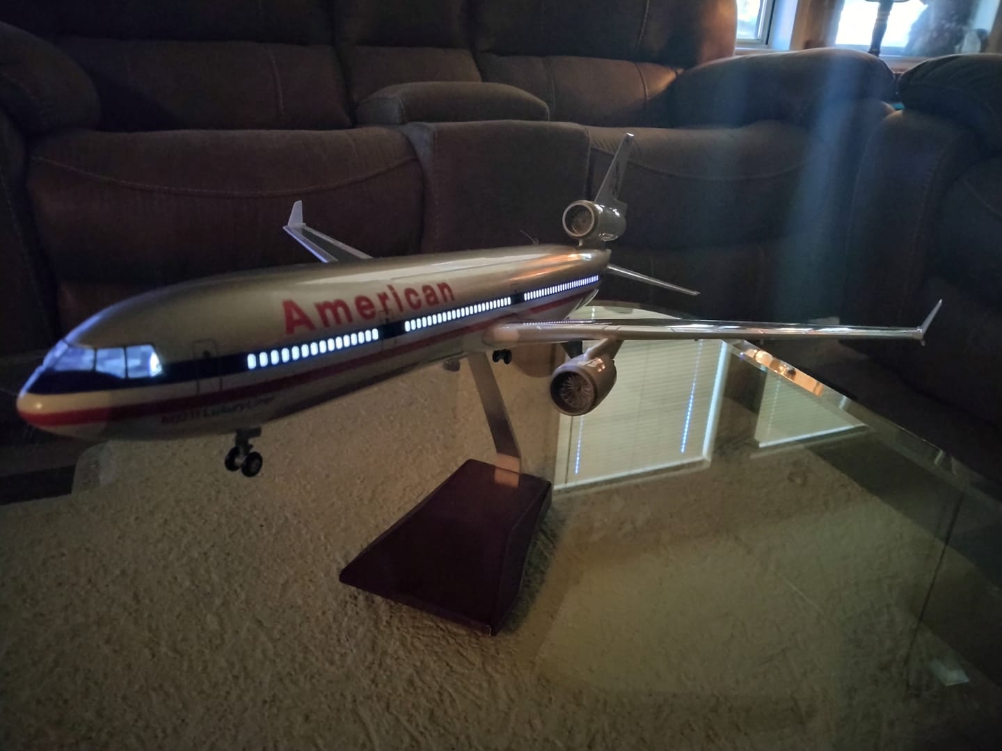 Customer photo review of American Airlines McDonnell Douglas MD-11 1:130 Scale Model