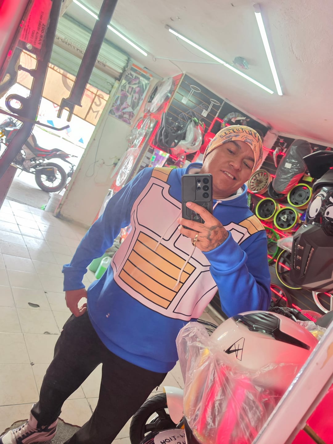 Customer photo review of Sudadera Dragon Ball Z Vegeta Outfit