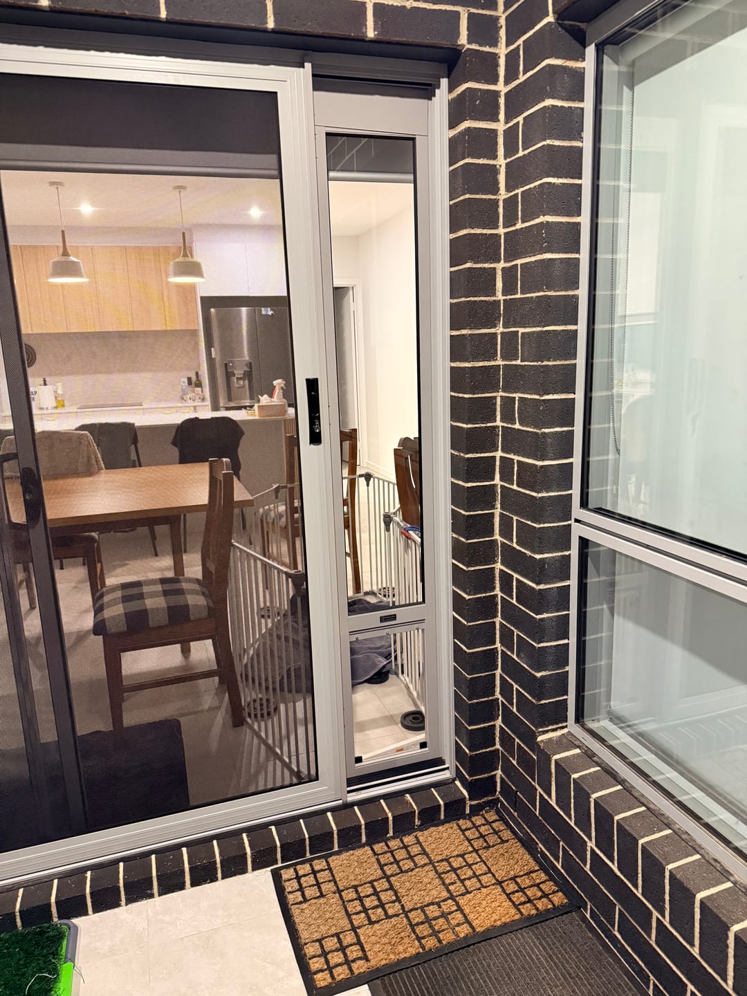 Customer photo review of Adaptor - Required To Close+Lock Glass & Fly Screen Door