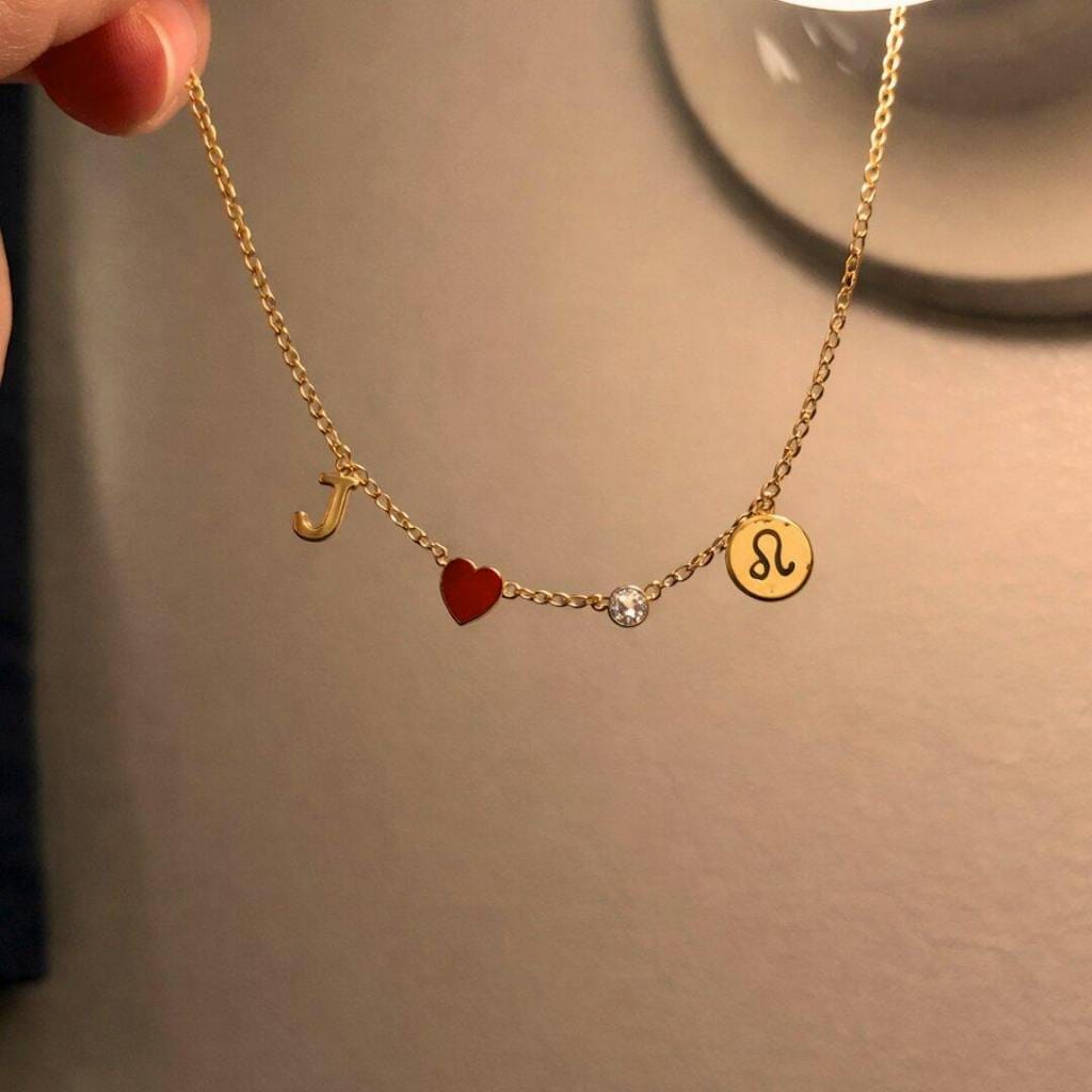 Customer photo review of Collana cuore con iniziale, pietra e zodiaco