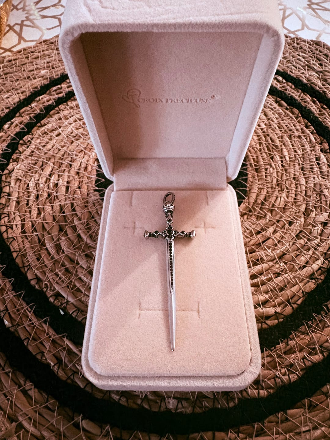 Customer photo review of Pendentif Croix Épée