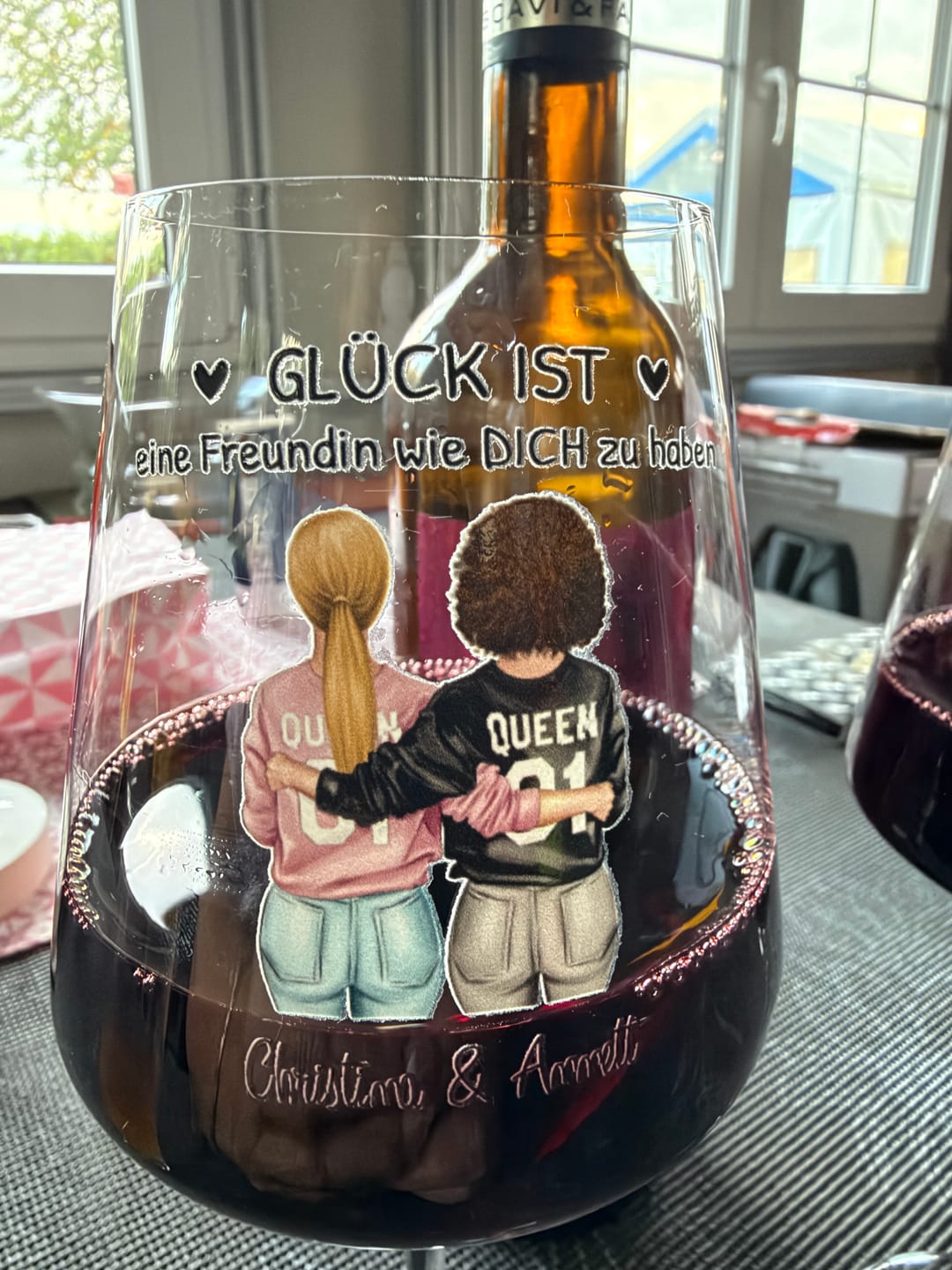 Customer photo review of Besties für immer - Personalisiertes Weinglas für Besties mit Illustration