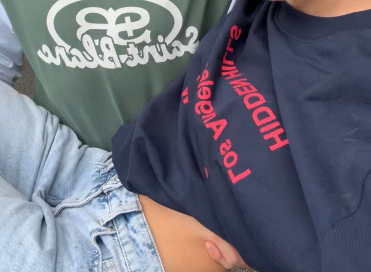 Customer photo review of VINTAGE LOGO LONGSLEEVE T-SHIRT AMBER/NAVY