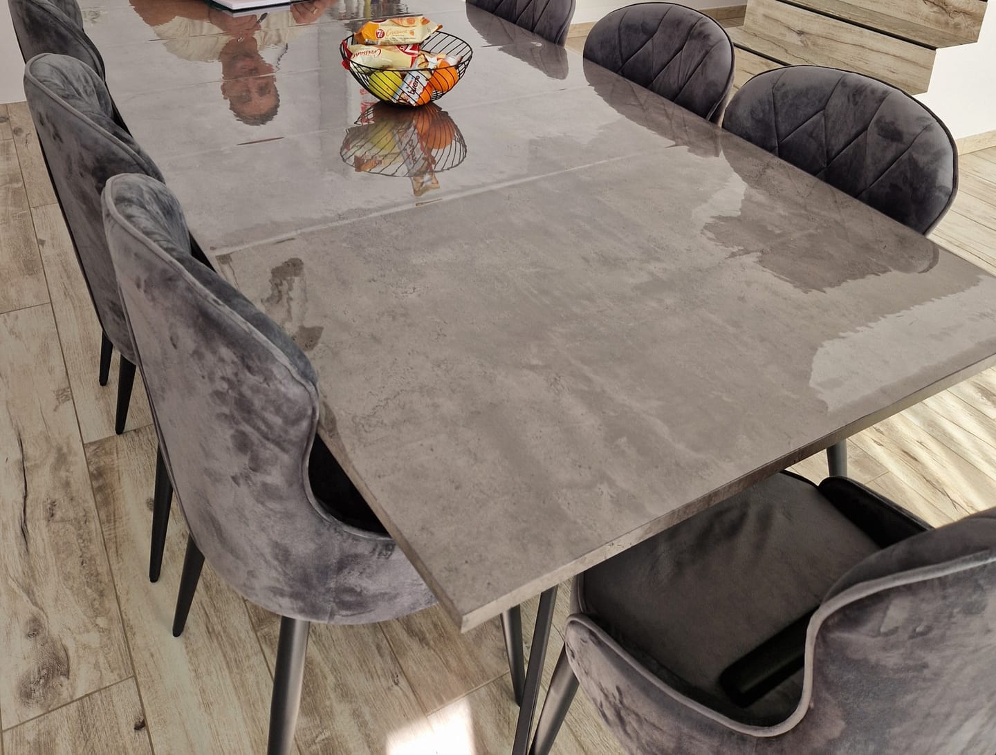 Customer photo review of Scaun gri inchis K366, stofa catifelata/metal, 52x58x92 cm