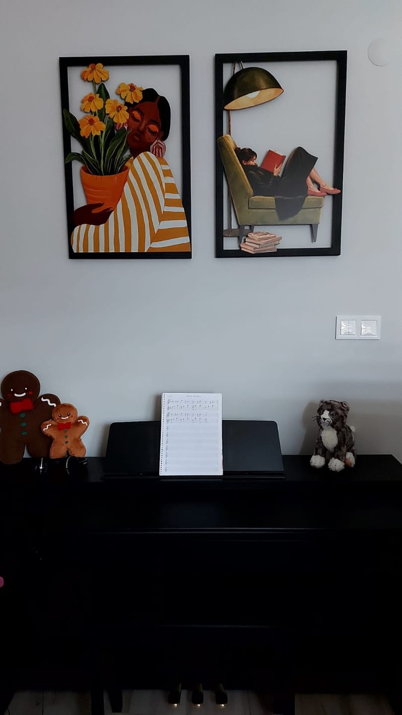 Customer photo review of Kitap Okuyan Kadın Metal Tablo
