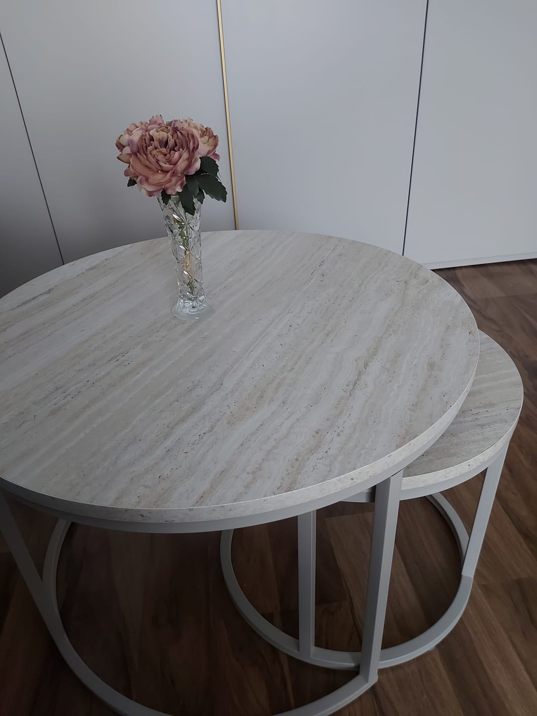Customer photo review of Set 2 masute cafea PAOLA, bej cu efect de piatra travertin/casmir