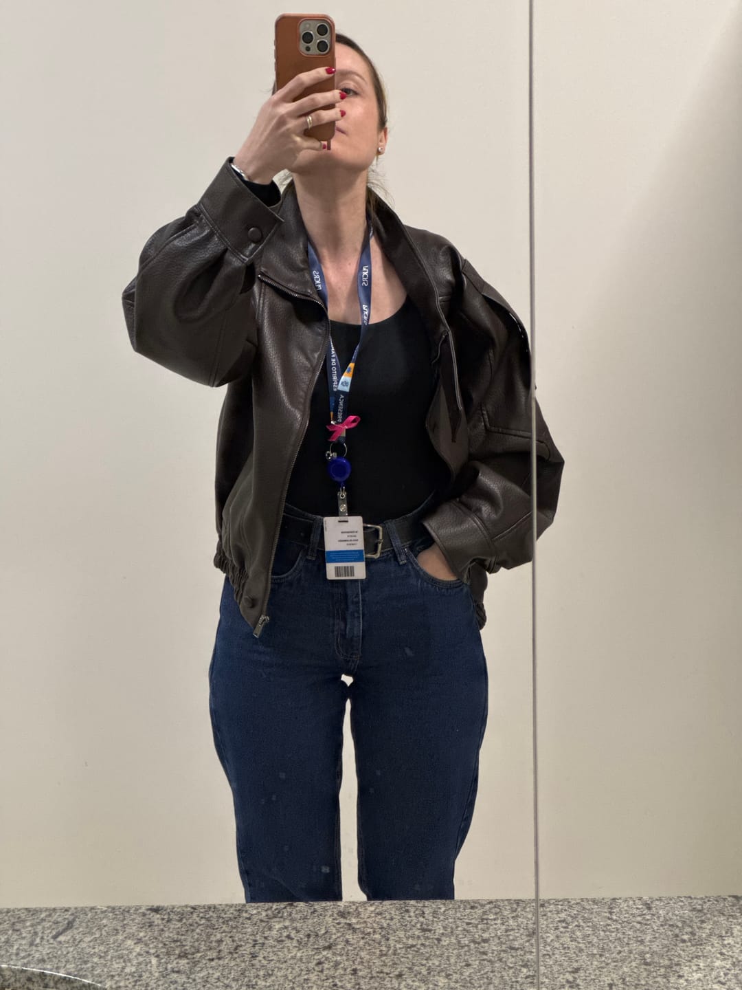 Customer photo review of Calça Jeans Mom Jequitibá Azul Escuro