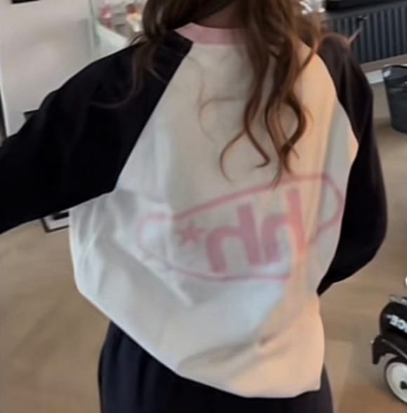 Customer photo review of LABEL LONGSLEEVE TOP LIGHT GREY/RED