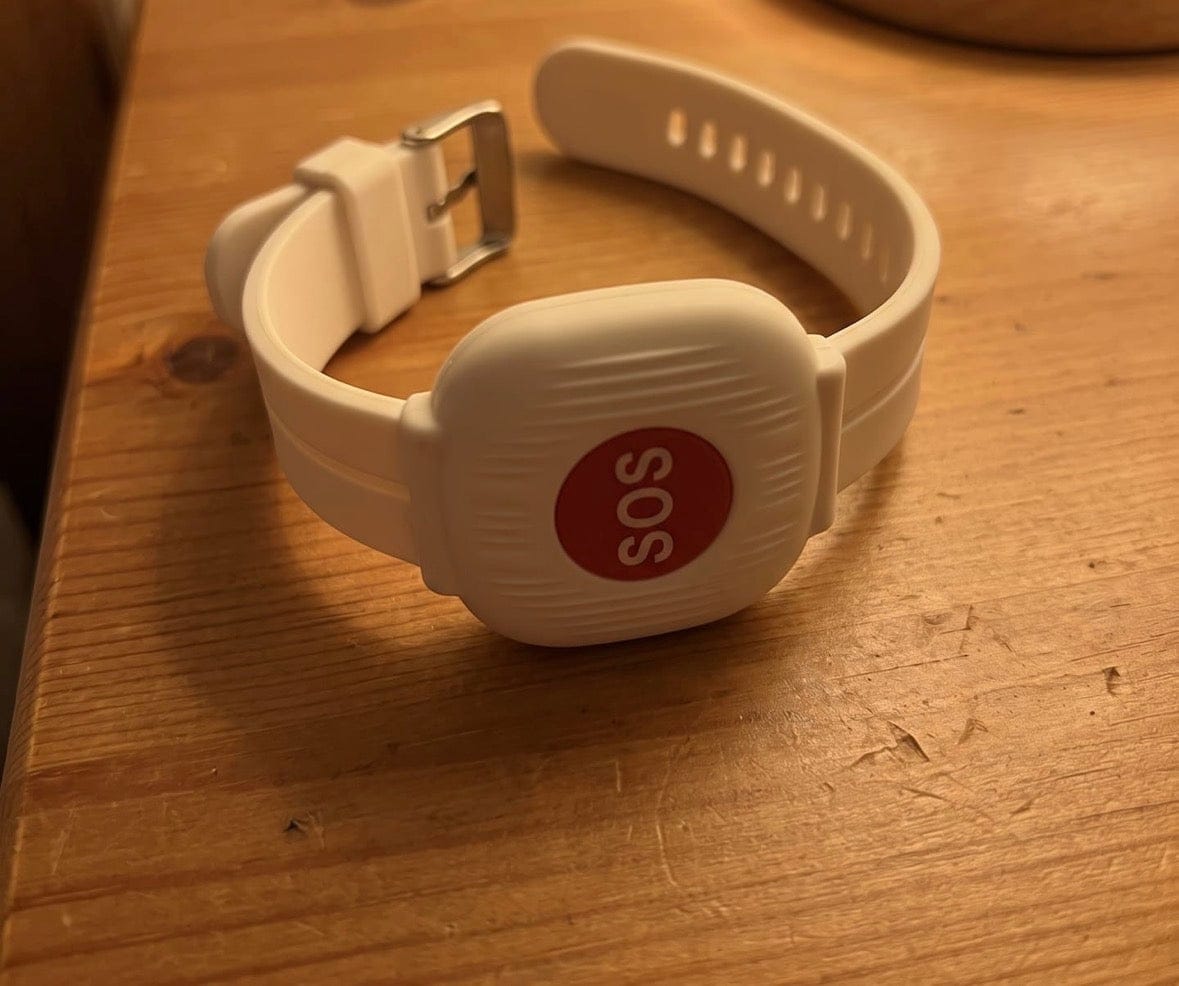 Customer photo review of Snoova SafeTap™ – SOS Alert Bracelet for Seniors