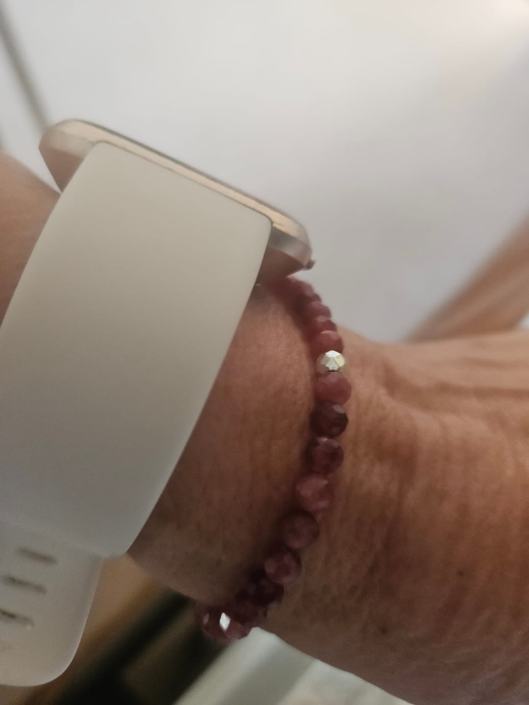 Customer photo review of Rubin Armband - Perlen
