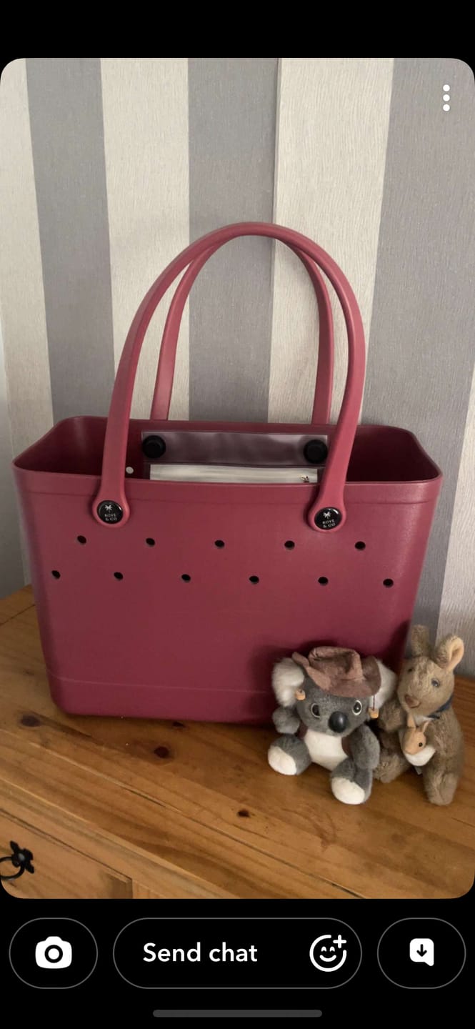 Customer photo review of Maxi Tribe Bag in Cherry Cola