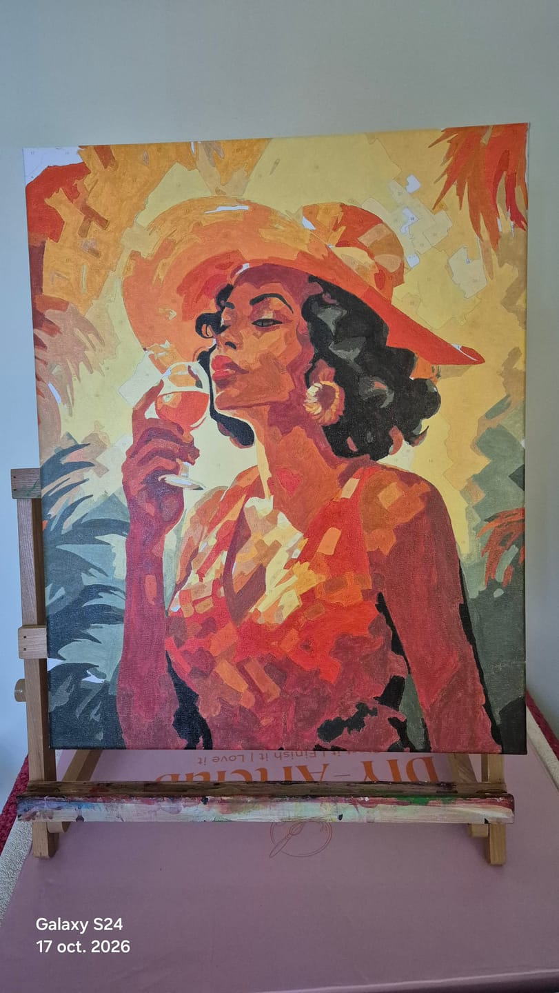 Customer photo review of Femme buvant un verre Art Déco