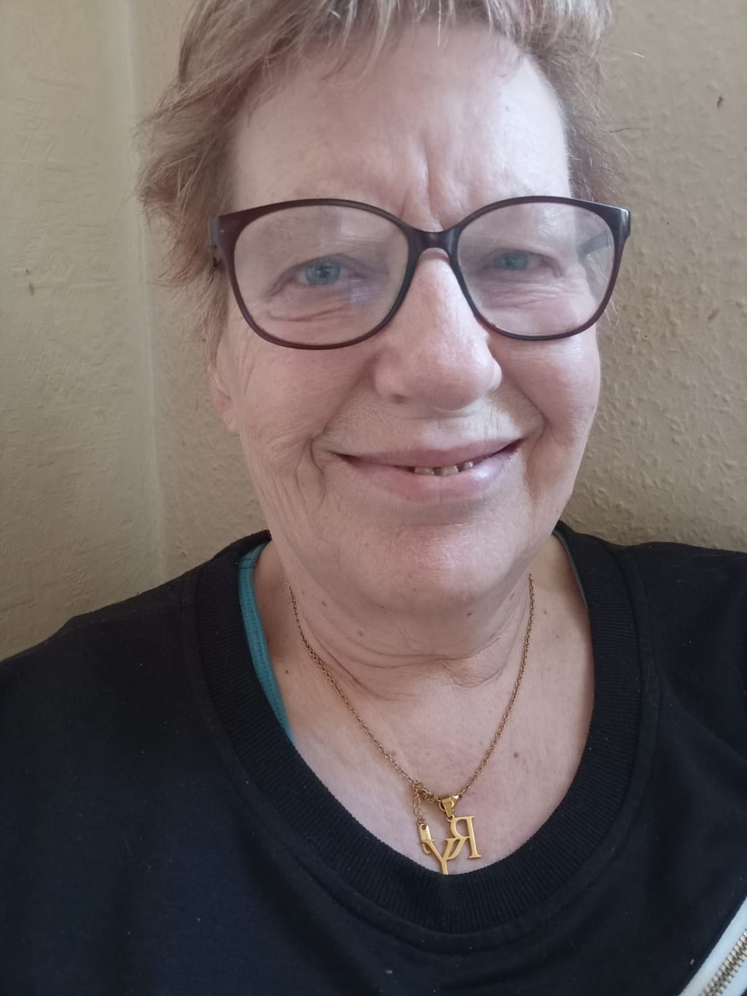 Customer photo review of Personalisierte Halskette mit Doppel-Initialen