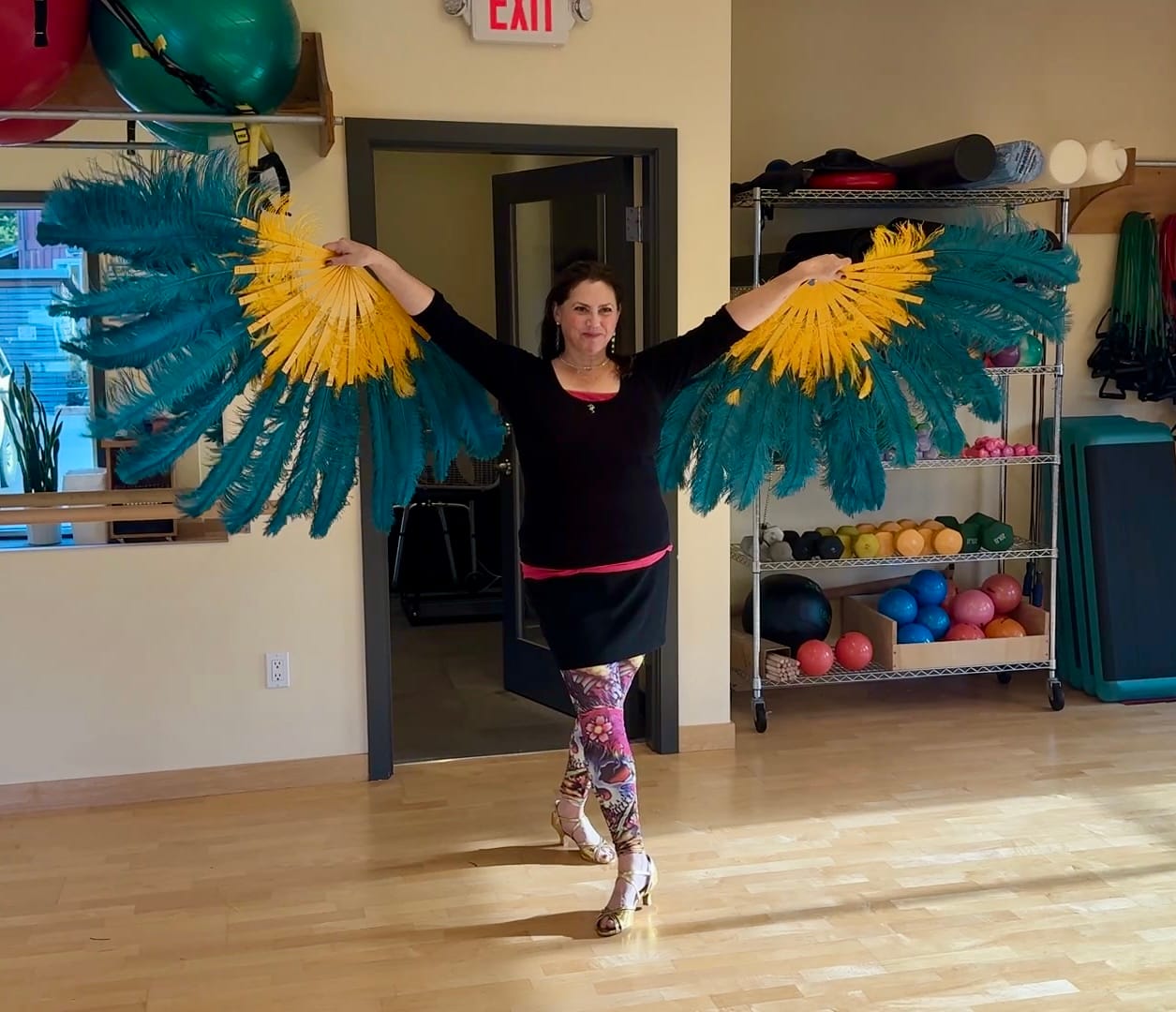 Customer photo review of Mix Colors 2 Layers Ostrich Feather Fan 180 Degree 30" x 60" | Custom Color Stage Look
