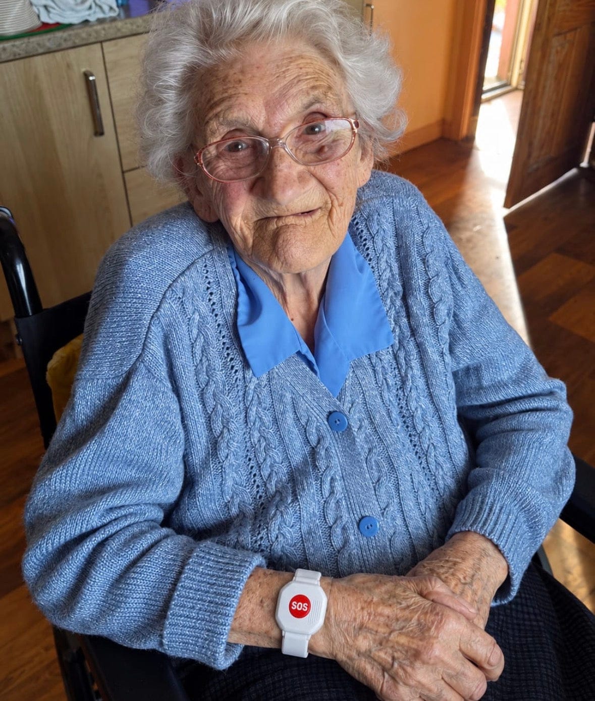 Customer photo review of Snoova SafeTap™ – SOS Alert Bracelet for Seniors