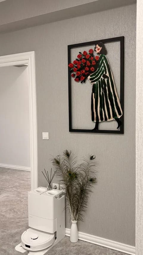 Customer photo review of Rose Lady Metal Tablo