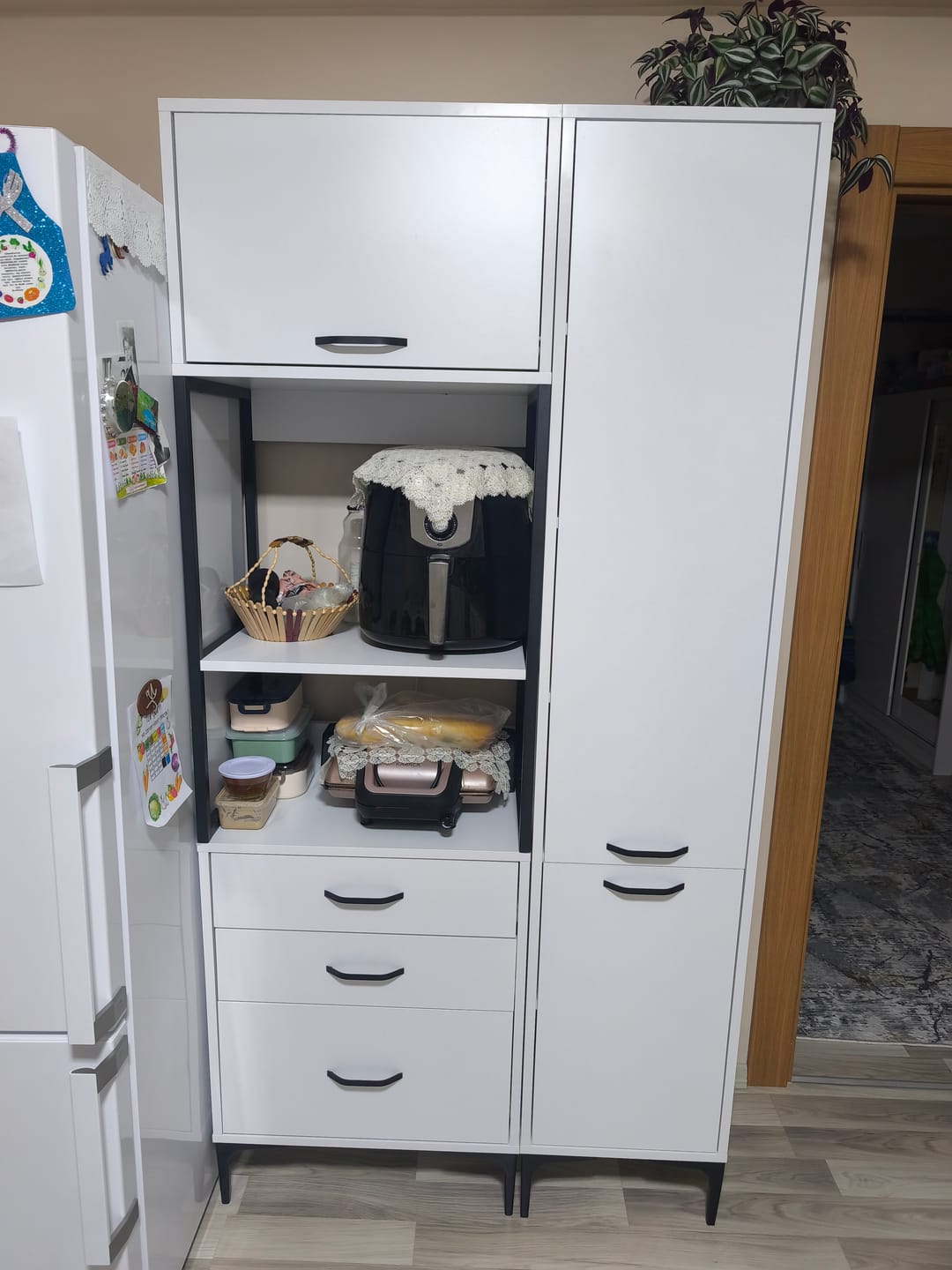 Customer photo review of Rani JE143 Çok Amaçlı Dolap 3 Kapaklı 3 Çekmeceli Kiler Mutfak Dolabı Beyaz