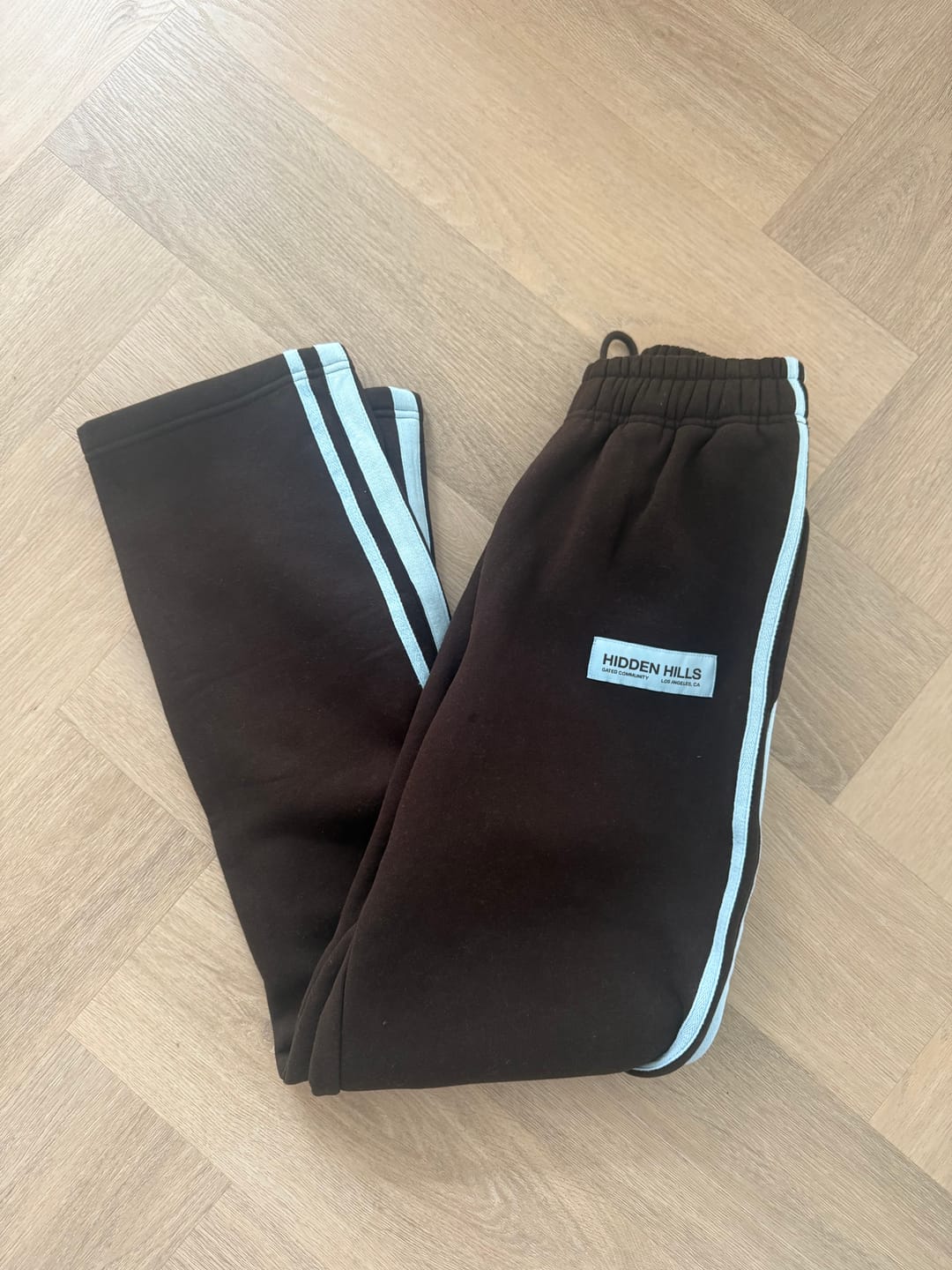 Customer photo review of STRIPED STRAIGHT LEG SWEATPANTS DARK BROWN/LIGHT BLUE